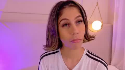 Zoey online show from August 3, 7:20 pm