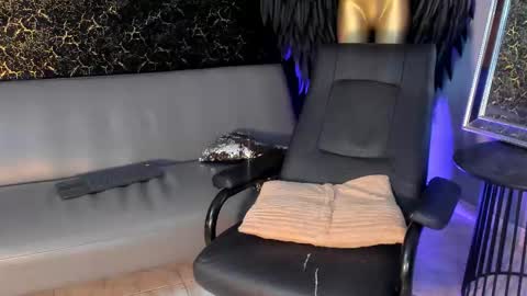 Zoe And Frienda online show from November 23, 5:09 am