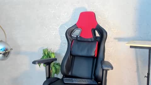 Zoe And Frienda online show from November 29, 7:05 pm