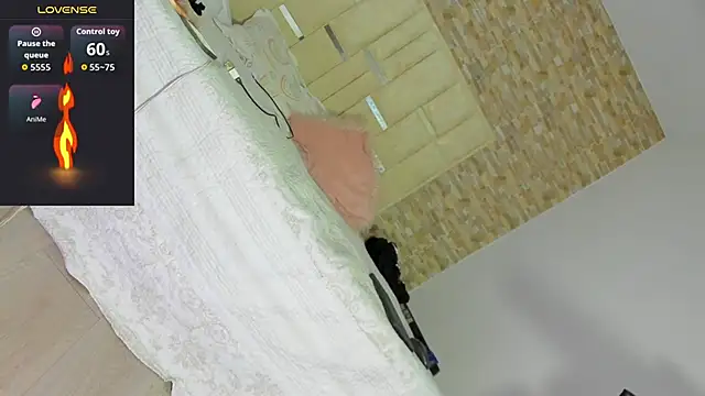 MissCarolinne online show from May 15, 6:22 am