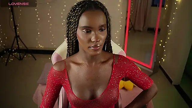 LuanaRisque online show from April 16, 11:18 pm