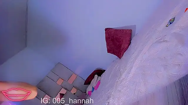 Hannahsmit online show from December 15, 11:49 am