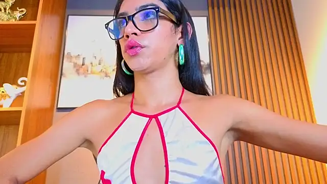 Alahia Rodriguez online show from June 4, 8:01 pm