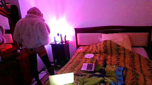 CharlotteVixxens online show from December 20, 1:00 am