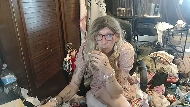 Ombeline1 online show from June 19, 1:15 pm