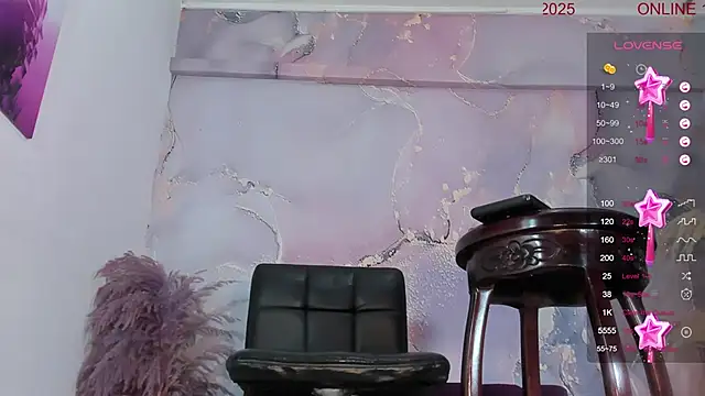 VALERIAQUEENTS online show from September 12, 2:02 pm