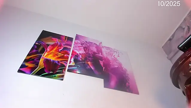 VALERIAQUEENTS online show from October 17, 1:36 pm