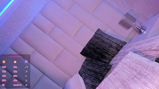 Summer walkerr online show from February 21, 1:14 pm