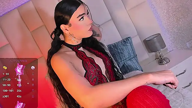 Summer walkerr online show from June 26, 1:26 pm