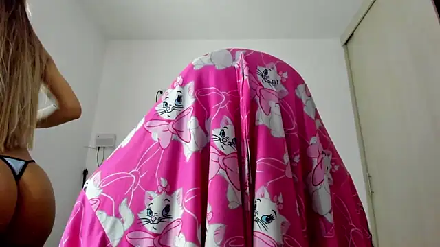  juliana star  online show from March 31, 6:10 pm