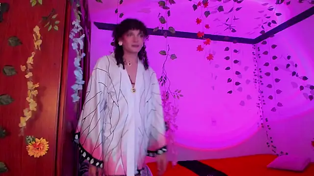 lucianromero online show from March 2, 10:16 pm