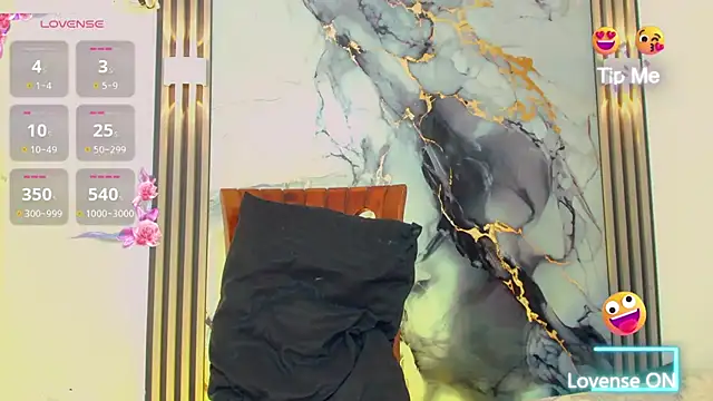 khiara moretti online show from February 24, 11:58 am