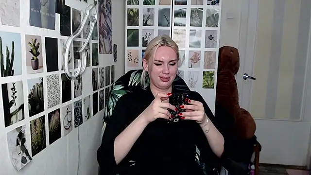 CapriScorpion online show from November 3, 4:50 pm