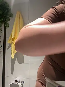 Nathcurly  online show from April 15, 2:28 am