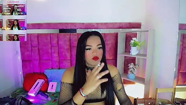 KayleighDreams  online show from July 28, 5:36 am