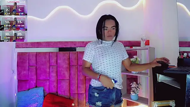 KayleighDreams  online show from July 31, 3:50 am