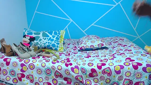 Snapshot of EmilyTsSweet chatting on October 21, 3:24 pm EmilyTsSweet online show from October 21, 3:24 pm