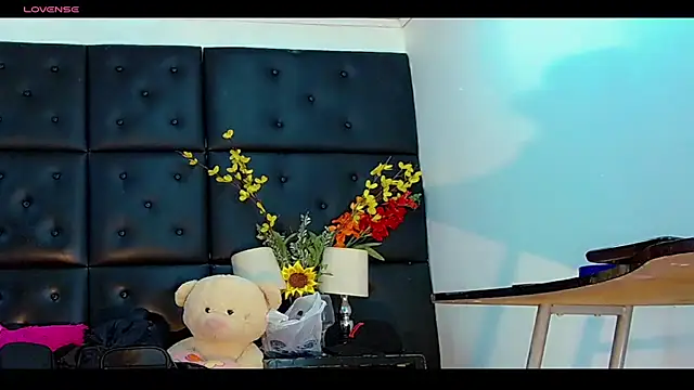 Daniela Pink  online show from June 4, 8:01 pm