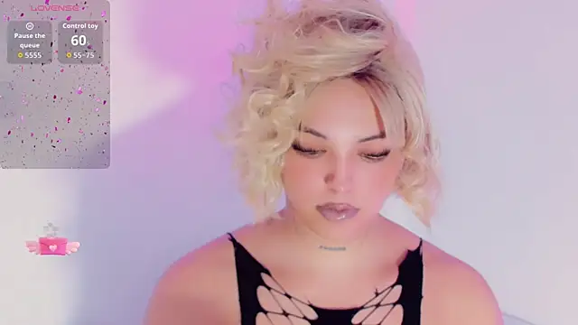 Emmaa Saenz  online show from July 30, 10:20 pm
