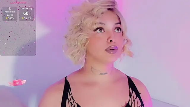 Emmaa Saenz  online show from July 31, 11:27 pm