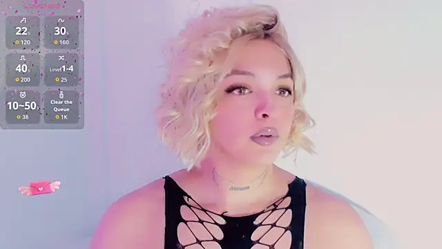 Emmaa Saenz  online show from August 4, 8:36 pm
