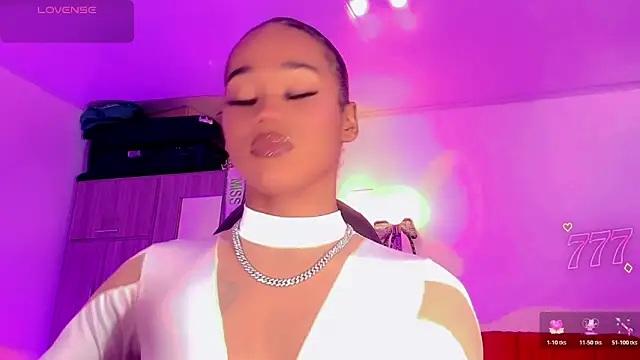 naomy  xx online show from June 13, 3:17 am