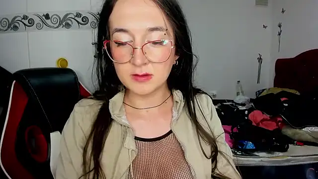 Sweet-Suck69 online show from June 29, 5:00 am