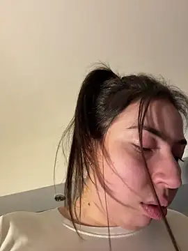 KimArts online show from December 4, 9:19 pm