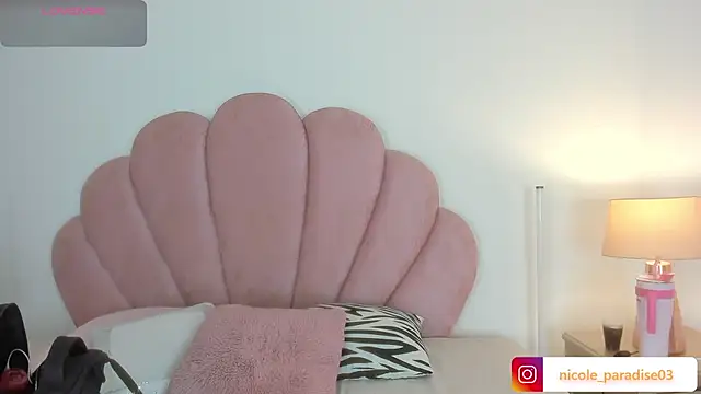 Nicole Paradise online show from July 4, 2:00 pm