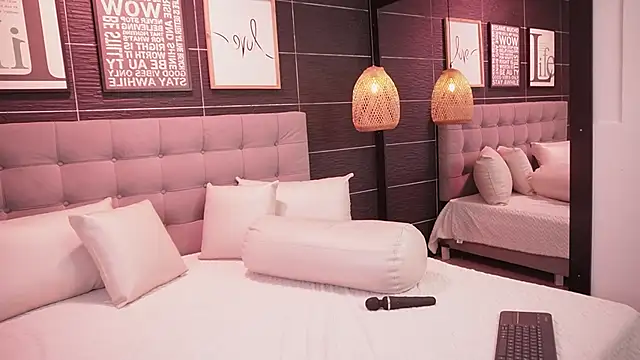 Bella TS  online show from March 7, 11:11 pm