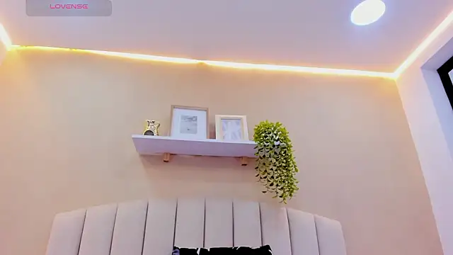 Mia thompson 19 online show from February 16, 7:01 pm