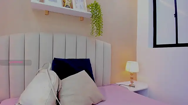 Mia thompson 19 online show from July 1, 7:47 pm