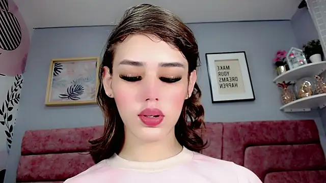 Snapshot of ValeriaAguilar chatting on December 18, 3:22 pm ValeriaAguilar online show from December 18, 3:22 pm