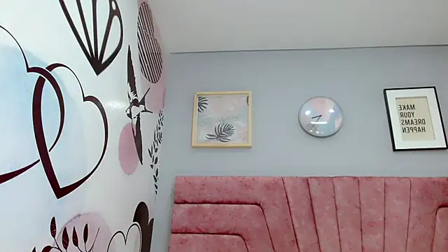 Snapshot of ValeriaAguilar chatting on February 19, 8:41 pm ValeriaAguilar online show from February 19, 8:41 pm