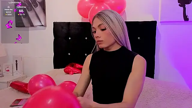 Megan Do Santos online show from February 13, 8:27 pm