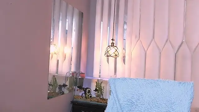 Megan Do Santos online show from June 5, 7:31 pm