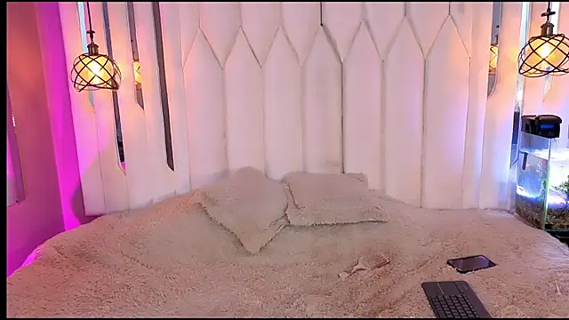 Megan Do Santos online show from June 11, 12:32 am