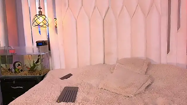 Megan Do Santos online show from June 24, 8:17 pm