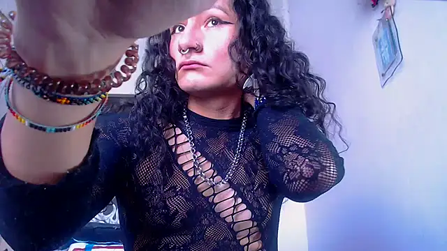 Zafiro subversiva online show from December 22, 2:22 pm