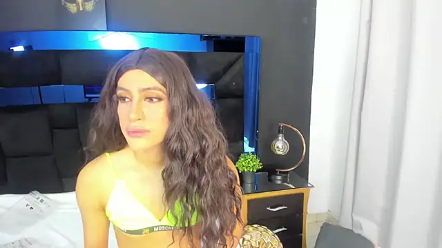 Snapshot of _cat_18 chatting on December 8, 8:06 pm  cat 18 online show from December 8, 8:06 pm