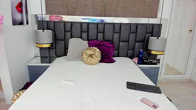 Snapshot of _cat_18 chatting on February 13, 1:59 pm  cat 18 online show from February 13, 1:59 pm