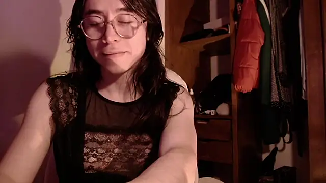 emily pearl  online show from December 21, 11:53 pm