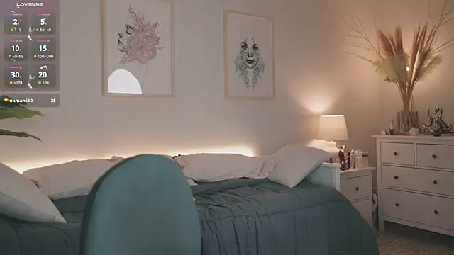 Aniiehottie online show from August 1, 8:48 am
