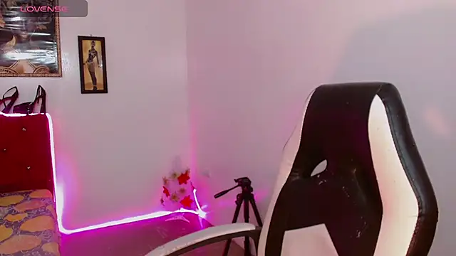 AdharaaMoon online show from January 9, 3:11 am