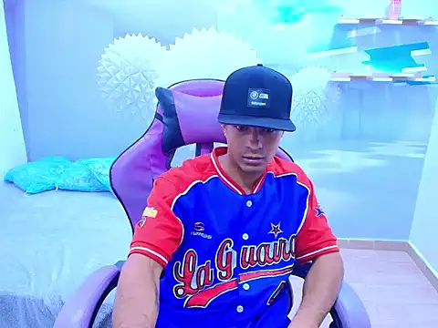 Aaron-00 online show from January 15, 9:57 pm