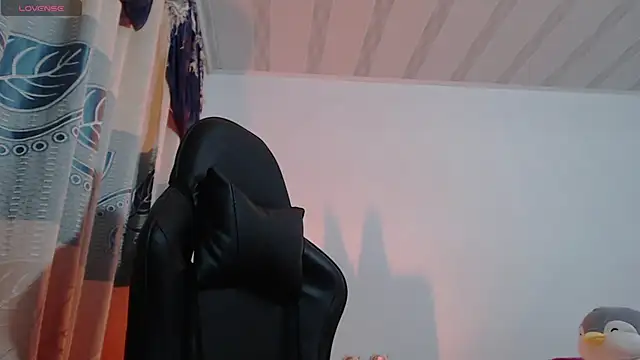 sweet cutetras22 online show from June 28, 1:59 pm