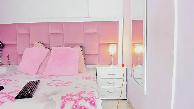 DaphneLloyd online show from December 26, 8:32 pm