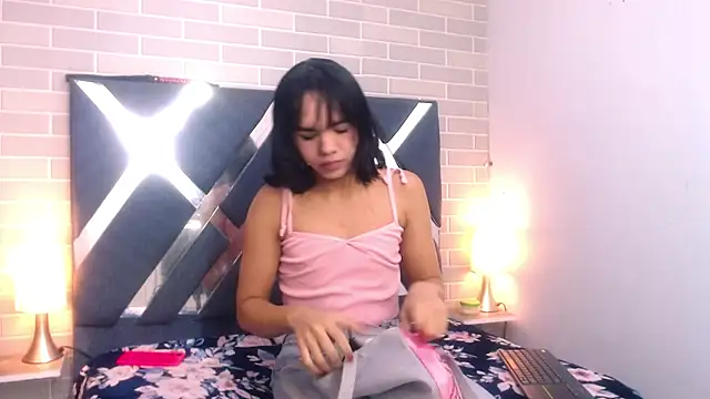 AndreaGil  online show from February 25, 12:13 pm