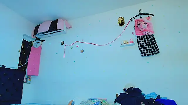 mia foxts online show from July 30, 5:17 am
