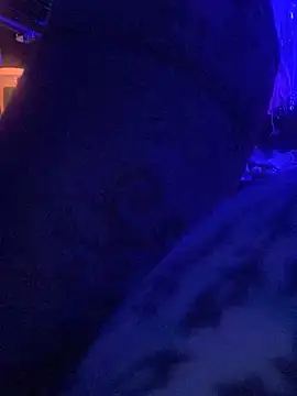 gurlnips online show from November 26, 10:50 am